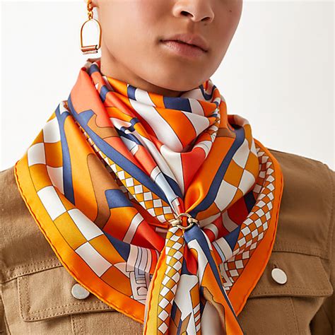 how to wear a hermes scarf